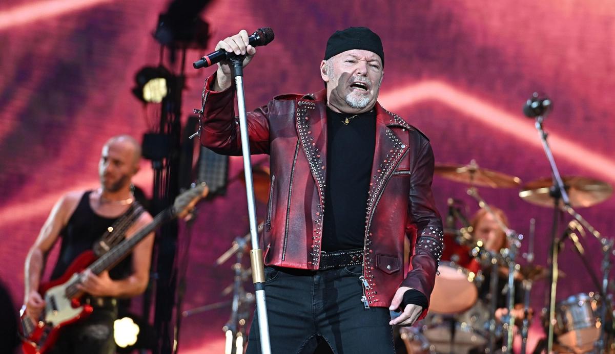 Vasco Rossi annuncia il tour 2024 negli stadi: date, città, bigliet…