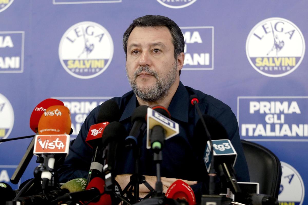 Elezioni europee 2024, Salvini lancia la sfida interna alla Lega: “Mi ricandido segretario. Bossi? Un traditore” | VIDEO