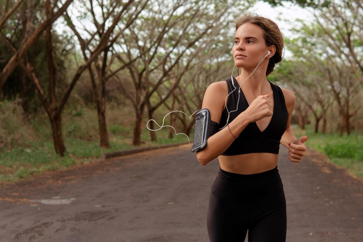 Quali sono i vantaggi dello slow jogging, una tecnica di corsa giap…