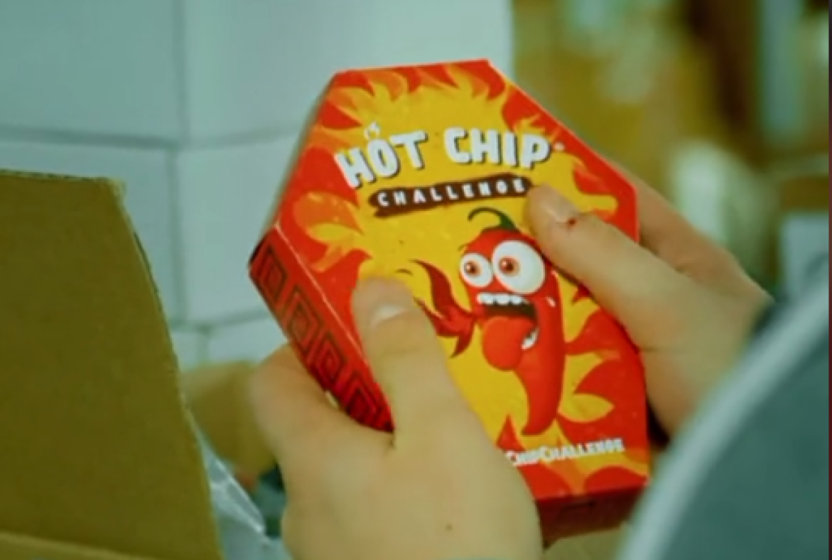 Hot Chip Challenge, la patatina super piccante nel mirino dell’Antitrust: “Pericolosa per la salute”