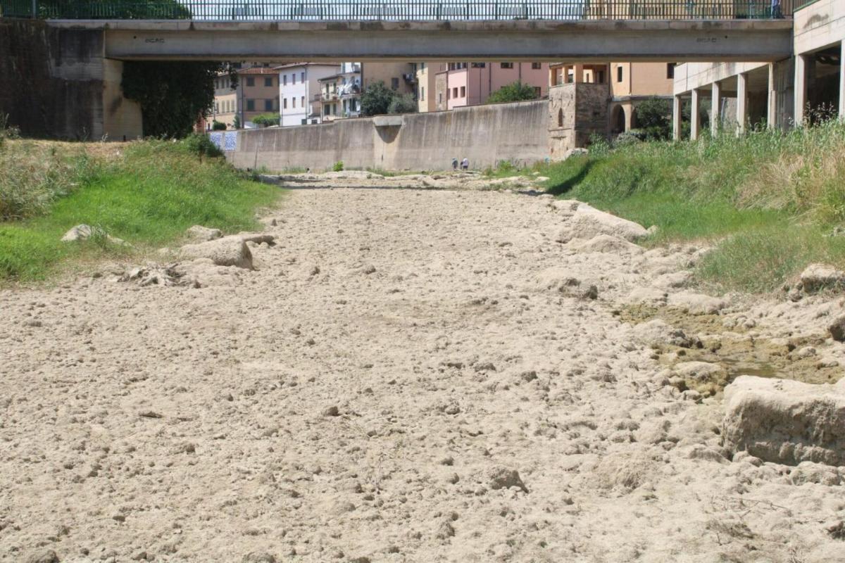 Siccità in Sicilia, come risolvere? Il Dirigente della Protezione Civile Cocina:  “Abbiamo riattivato pozzi e finanziato 6 milioni di euro di autobotti”