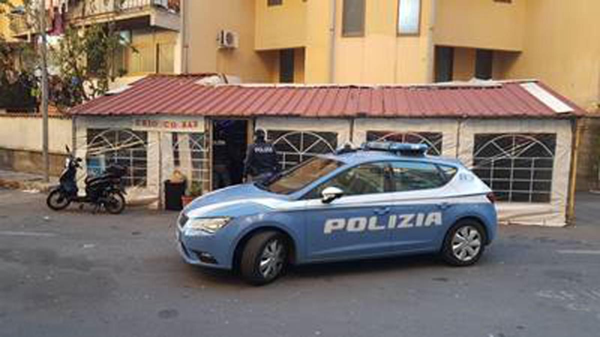 Catania, trovato cadavere di un 49enne in un’auto: sul sedile c’era…