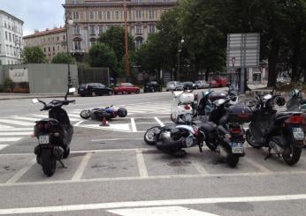 Trieste, incidente in piazza Volontari Giuliani: 60enne si schianta col suo scooter e muore