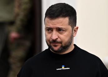 Guerra in Ucraina, più di 400 bambini uccisi dall’inizio del conflitto. Zelensky: “Stanno distruggendo i loro diritti”