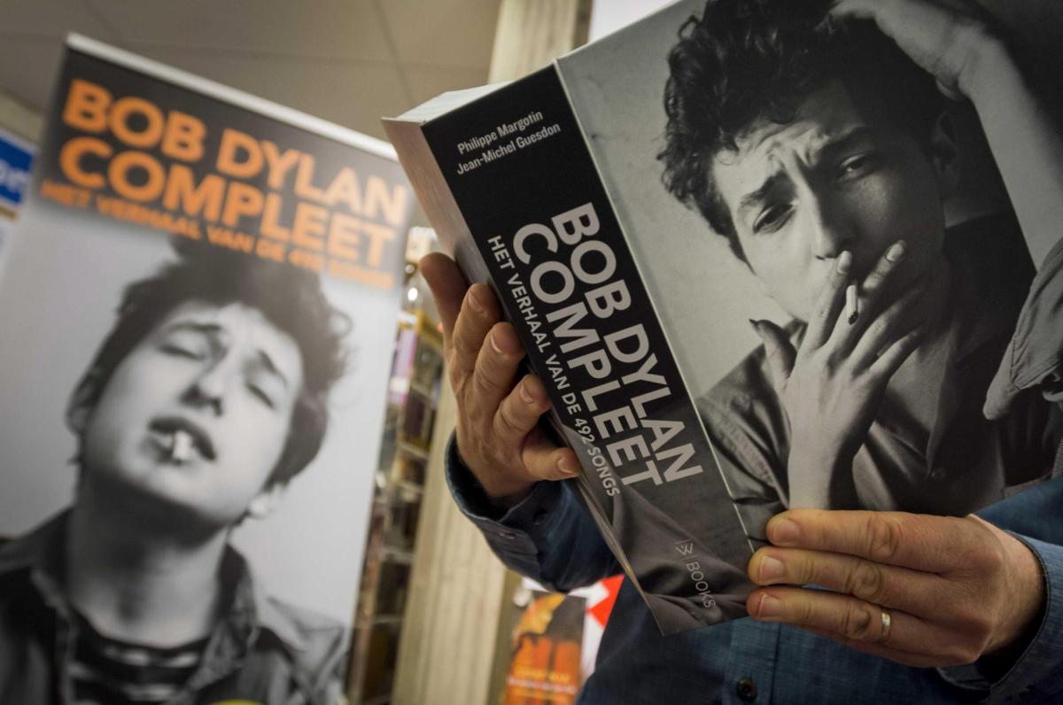 Auguri a Bob Dylan: il leggendario cantautore spegne 82 candeline