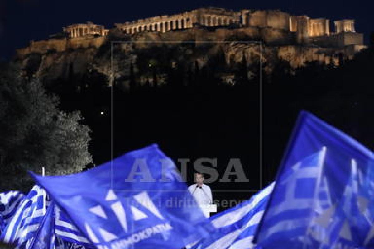 Elezioni Grecia 2023: Mitsotakis travolto dalle critiche per un vid…