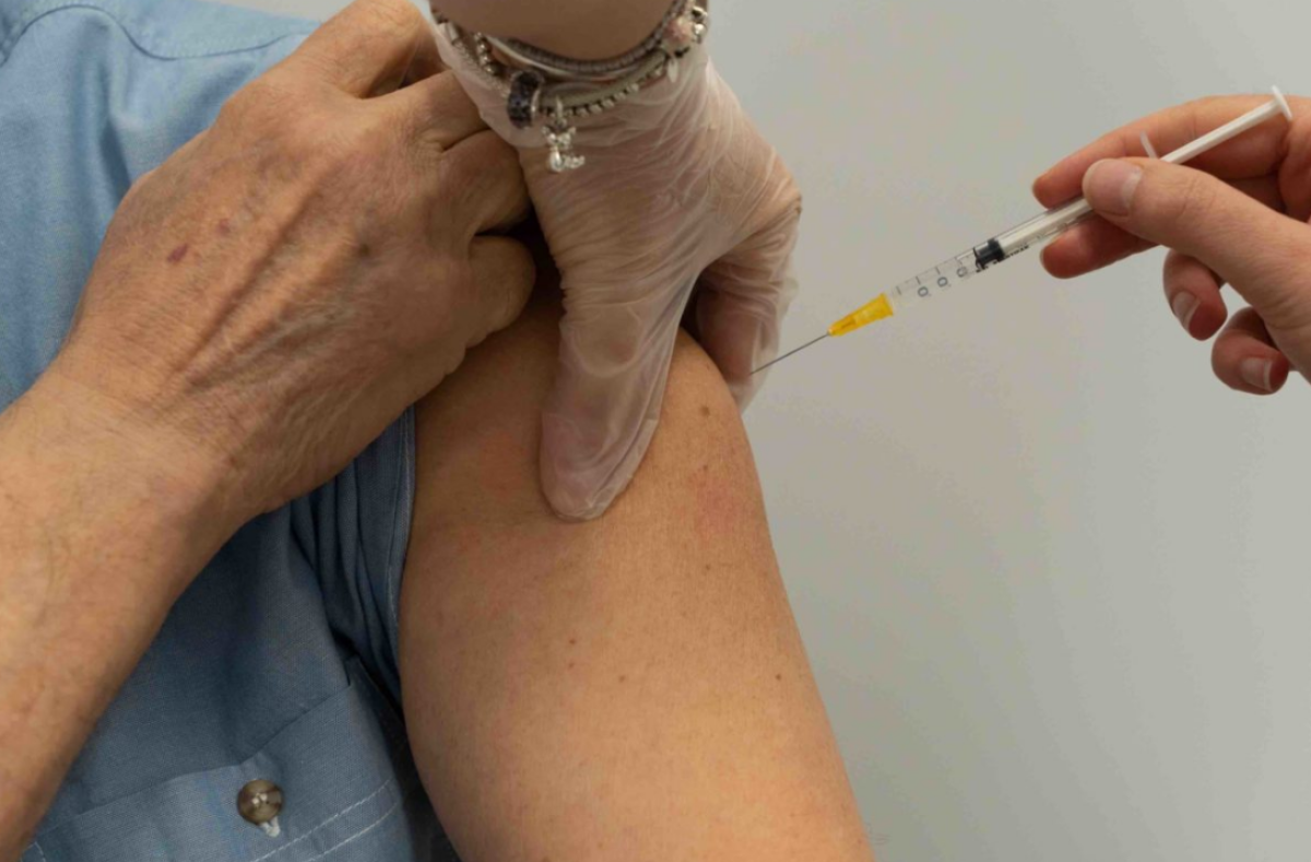 47 false vaccinazioni a pazienti ignari, arresto bis per l’infermie…