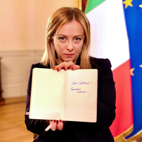 Caro benzina, Meloni rivendica la linea del governo ma le opposizioni insorgono sulle accise