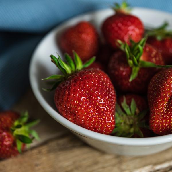 Dolci di primavera: la torta mousse cioccolato e fragole