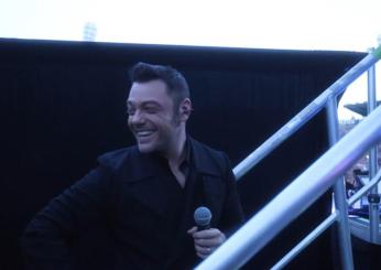 Tiziano Ferro e l’intervento chirurgico alle corde vocali, lui rassicura i fan: “Non ho paura”. E annuncia una sorpresa | VIDEO