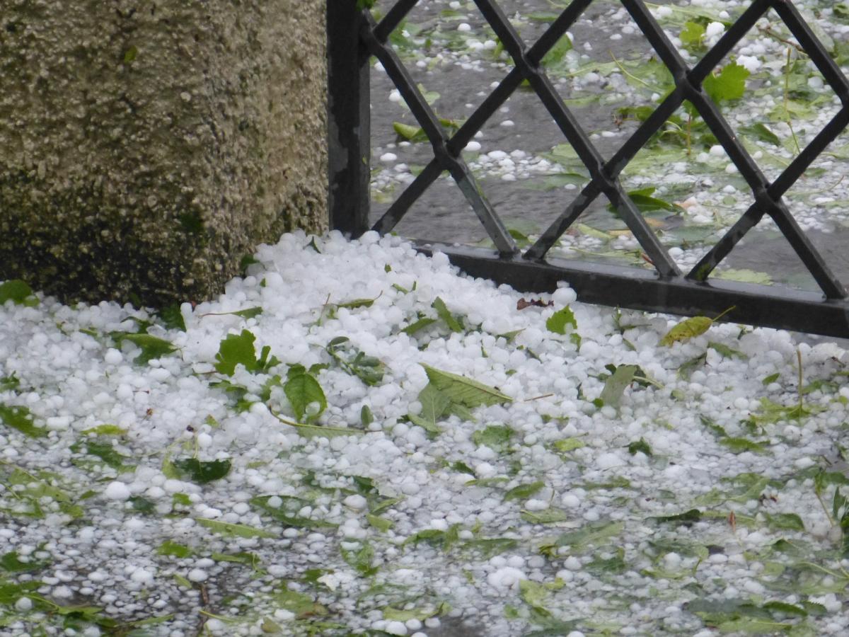 Trento, grandine a Torbole: strade invase dall’acqua e dal ghiaccio…