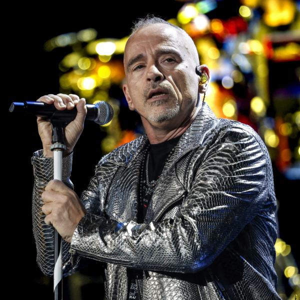 Terra promessa testo e significato del brano di Eros Ramazzotti che sarà a Sanremo 2024 per celebrare i 40 anni dalla pubblicazione