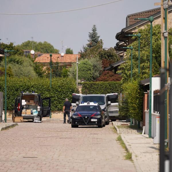 Strage a Paderno Dugnano: madre, padre e figlio 12enne uccisi in casa. A dare l’allarme il primogenito: si indaga per ricostruire cosa è successo