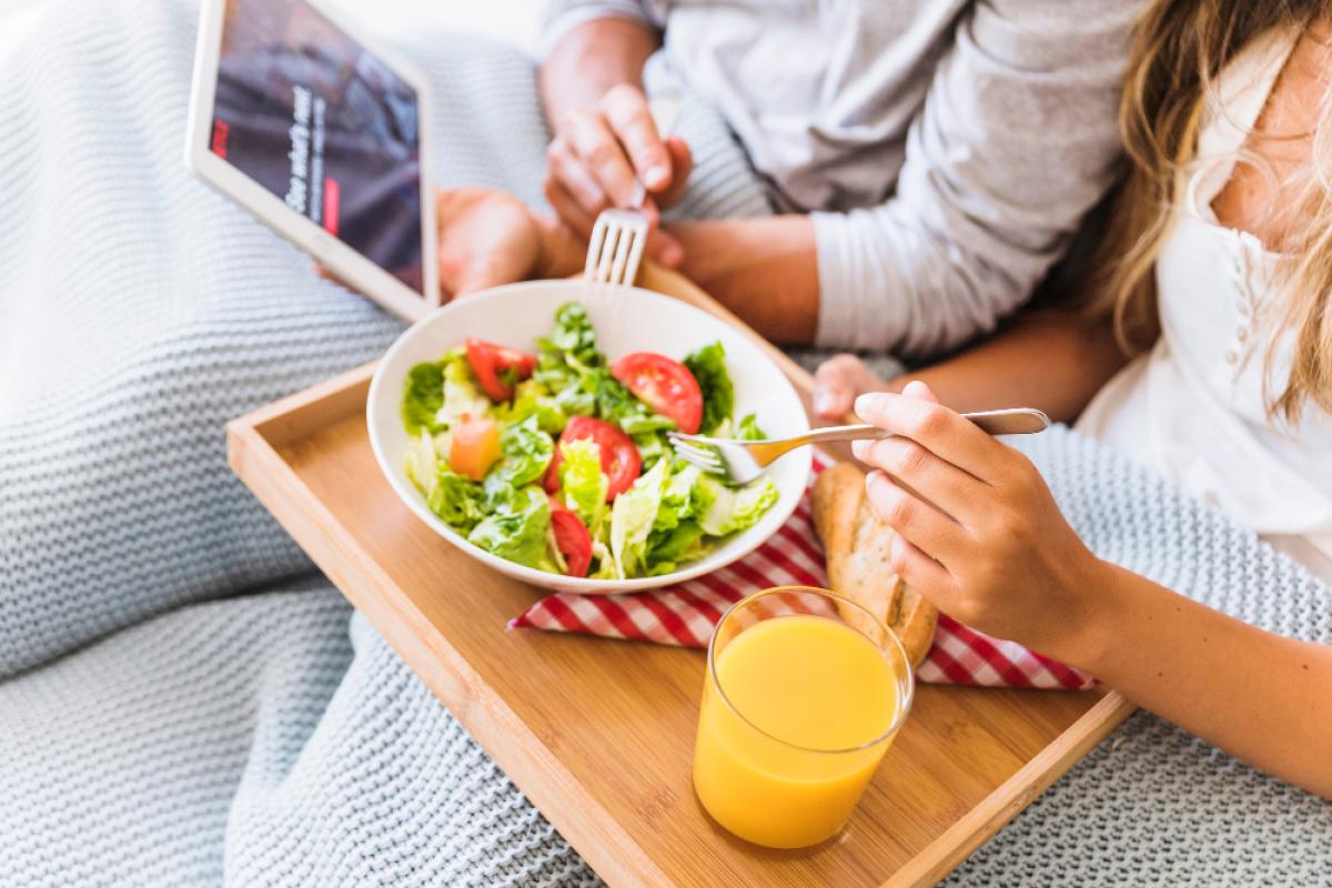 Cosa mangiare per ringiovanire il viso: 8 alimenti ricchi di benefici