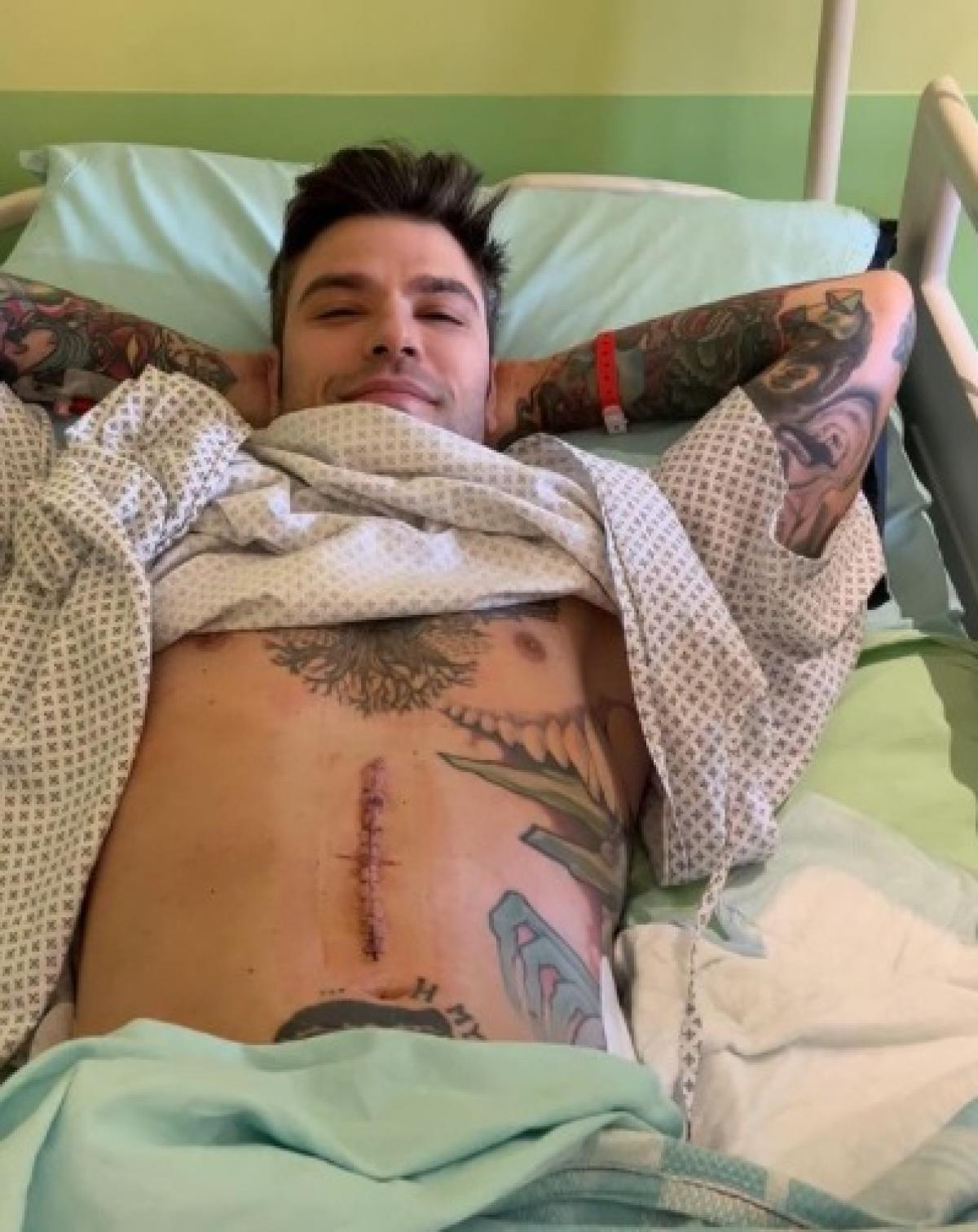 Fedez racconta la sua malattia dopo l’operazione: «Mi hanno trovato…