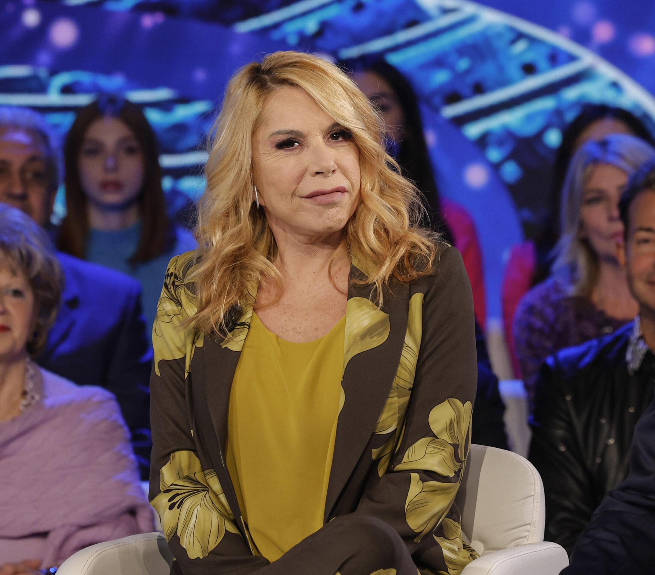 Anna Pettinelli a Venezia per il Premio Starlight sul ritorno ad Amici 23: “Ecco come Maria De Filippi me lo ha chiesto” | VIDEO