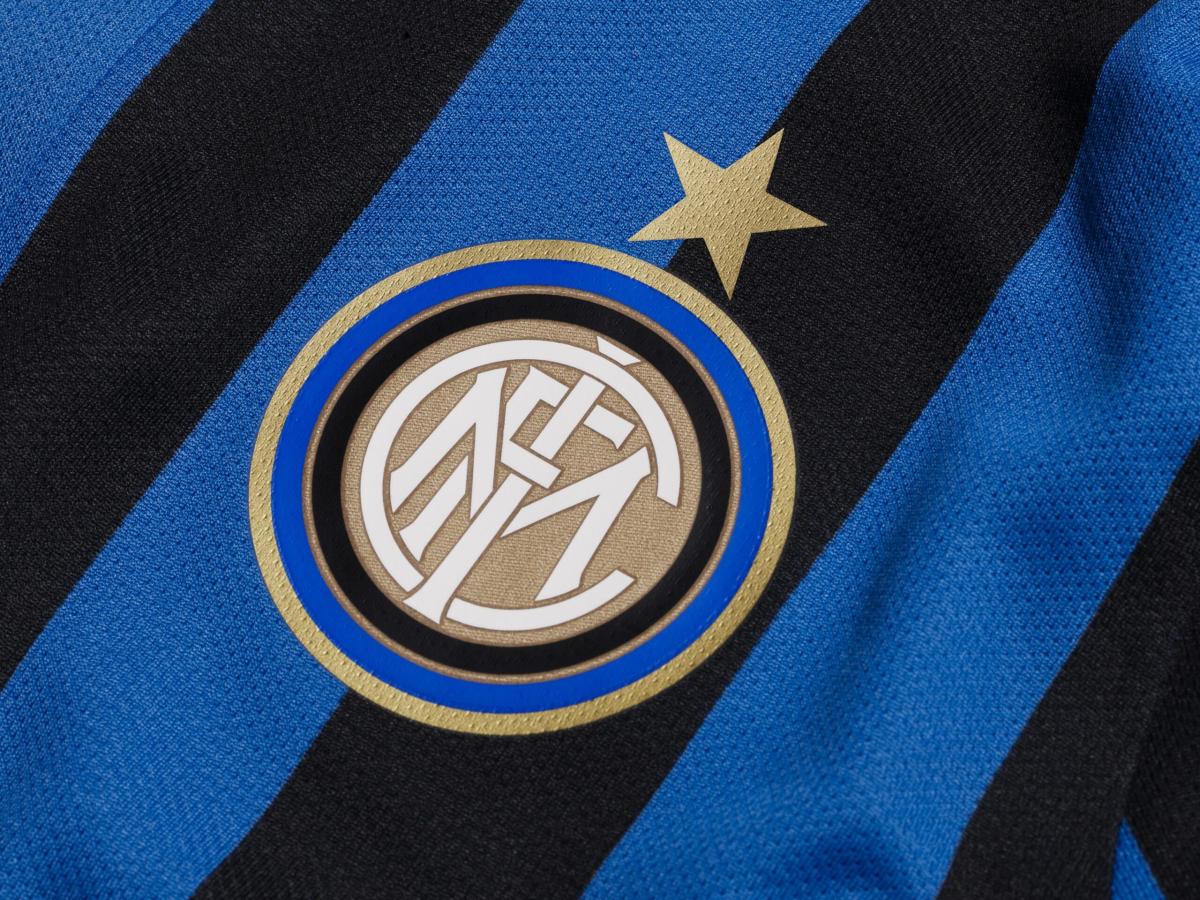 Collaborazione Inter e Nike, arriva l’Air Max 97 nerazzurra: l’annu…