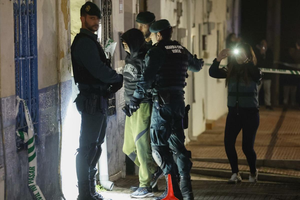 Spagna, crolla un palazzo a Barcellona: tre morti recuperati dalle macerie