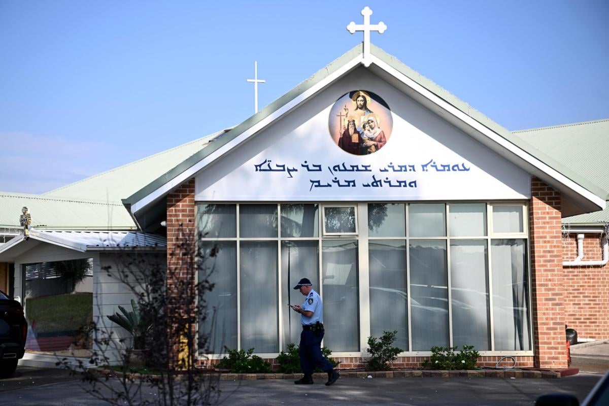 Aggressione a coltellate in chiesa a Sydney, la polizia: “È stato un attacco terroristico”