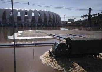 Sudamerica, il maltempo investe l’Uruguay: 700 sfollati a causa delle inondazioni. Aumenta il numero di vittime in Brasile: 96 morti | VIDEO