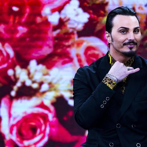 Gigi D’Alessio bufera: polemiche per il fuoriprogramma al teatro Verdura con Tony Colombo