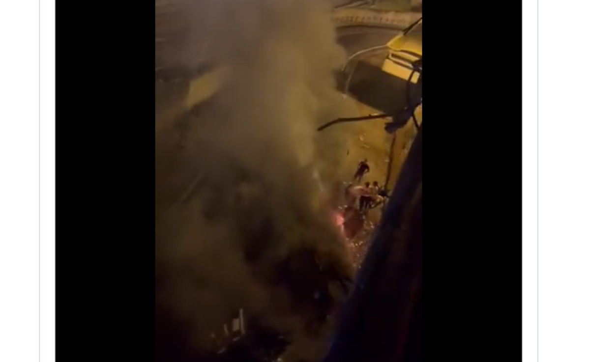 Il video del bus in fiamme dopo essere precipitato dal cavalcavia a…