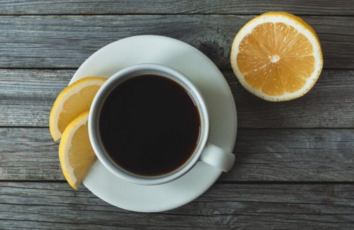 Il caffè con il limone aiuta davvero contro il mal di testa?