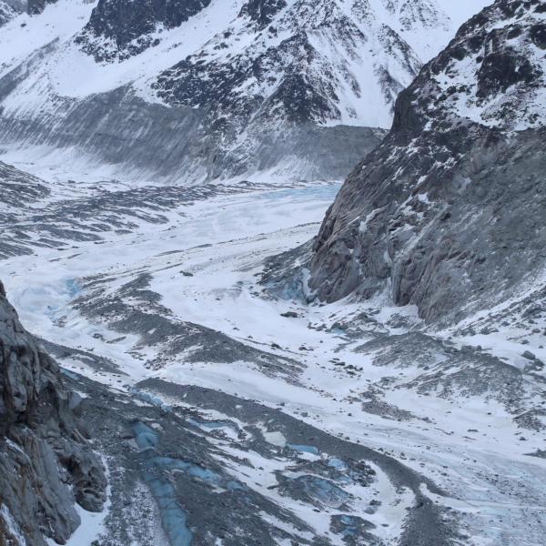 Versante francese del Monte Bianco: un lago glaciale a rischio inondazione allarma Chamonix