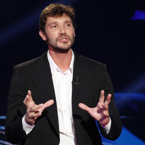 Stefano De Martino, i fan notano like sospetti a Giulia Salemi