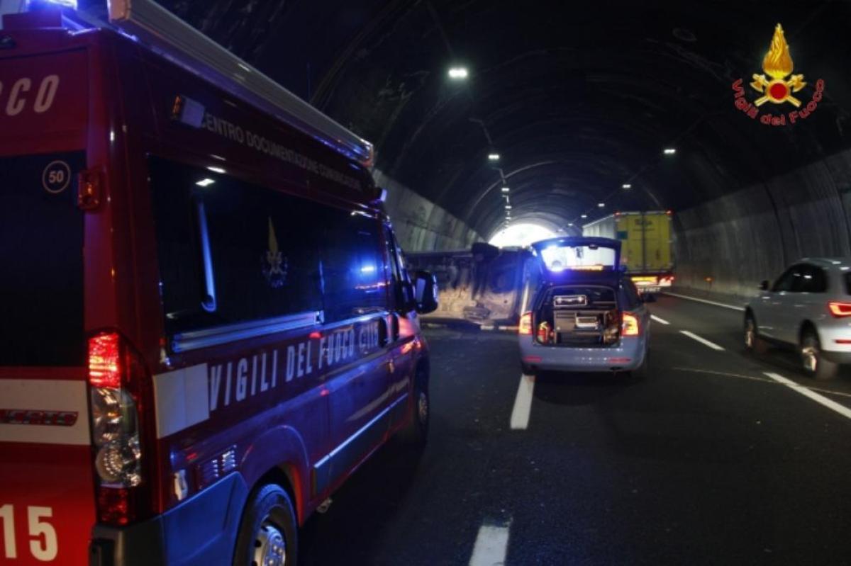 Genova, incidente sull’A26 all’altezza di Masone: scontro tra un’au…