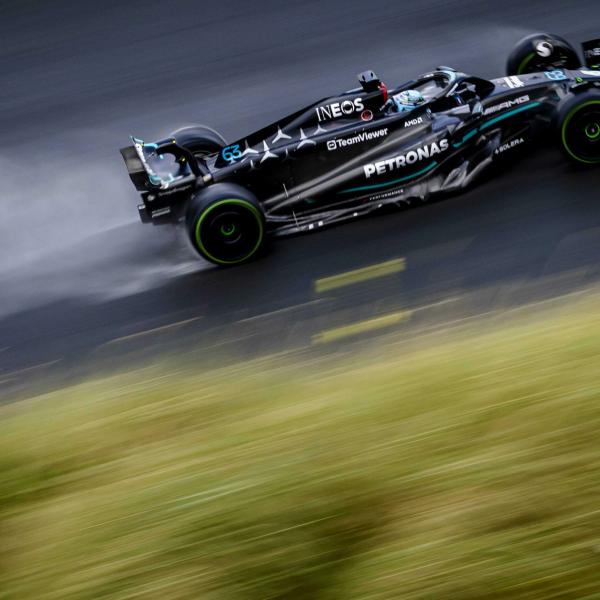 Formula 1, FP3 Silverstone: Mercedes al comando sul bagnato