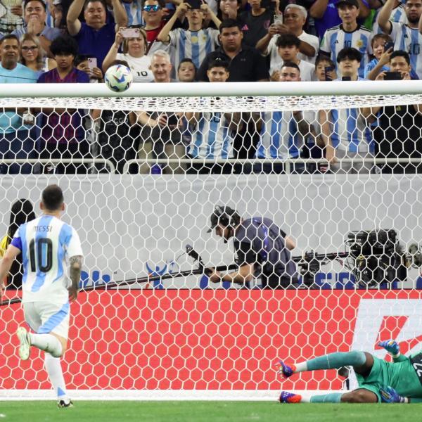 Copa America, l’Argentina elimina l’Ecuador e va in semifinale: Messi sbaglia il rigore ma il Dibu… | VIDEO