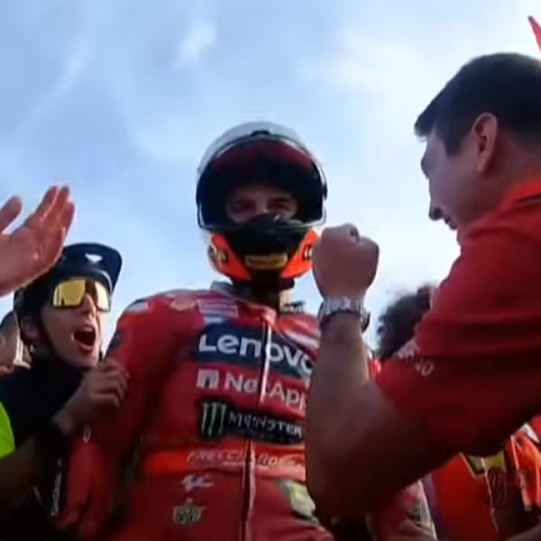 Quanto guadagna Pecco Bagnaia? Lo stipendio del motociclista dopo la vittoria del Mondiale