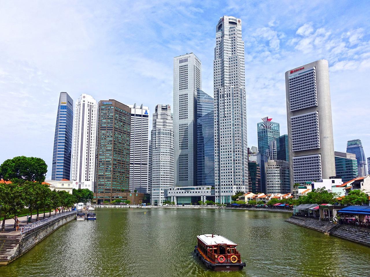 Quanti soldi servono per vivere a Singapore? Stipendio medio e dove trasferirsi. Pro e contro