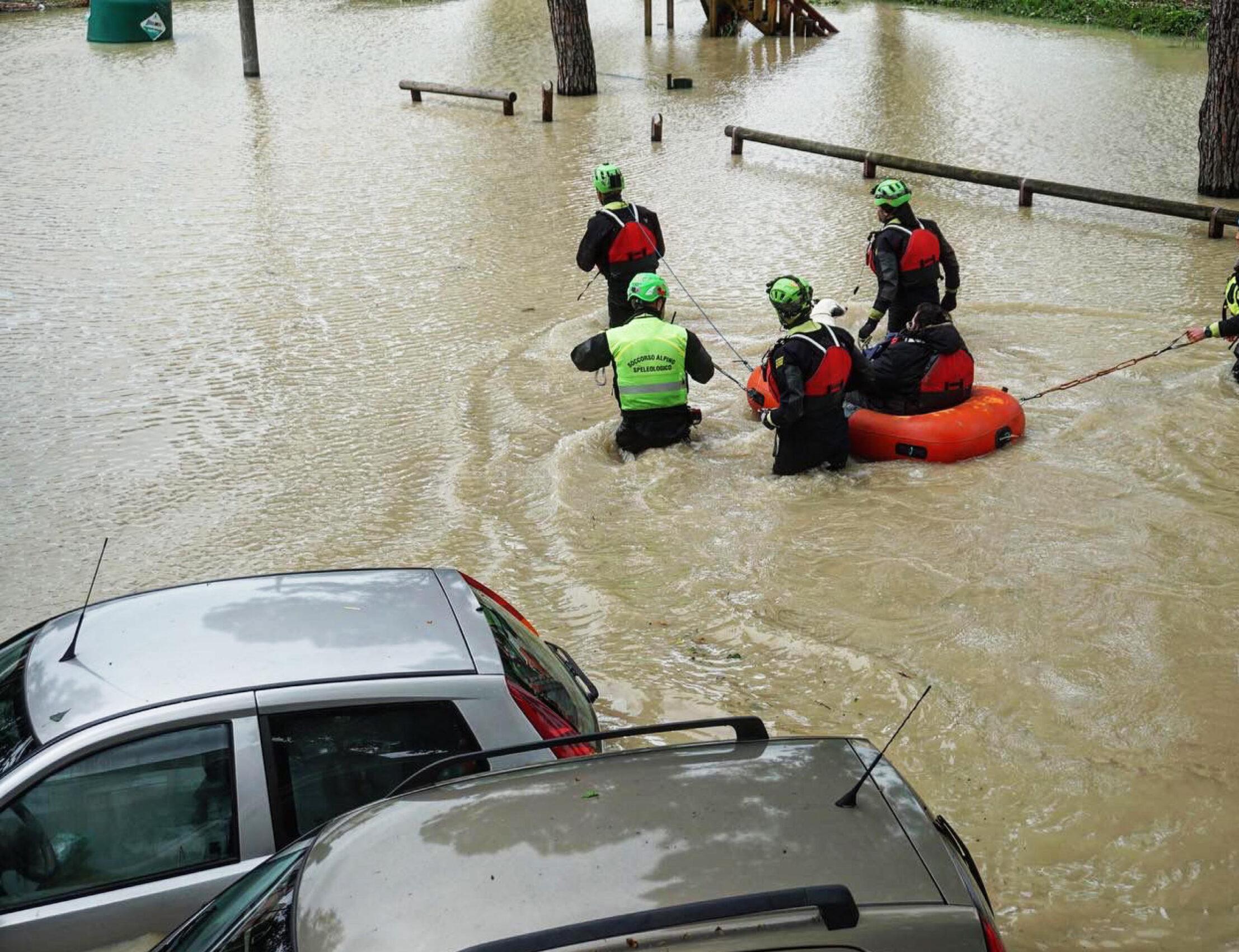 Alluvione Emilia-Romagna, 15mila persone sono senza casa. Allerta meteo anche per sabato 20 maggio