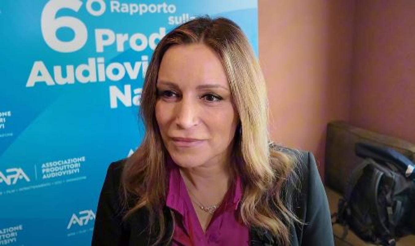 Rapporto audiovisivo 2023, prima di Sangiuliano boom di cinema e serie tv, poi il vuoto. Ora Borgonzoni promette: “No tagli nella manovra 2025” | VIDEO