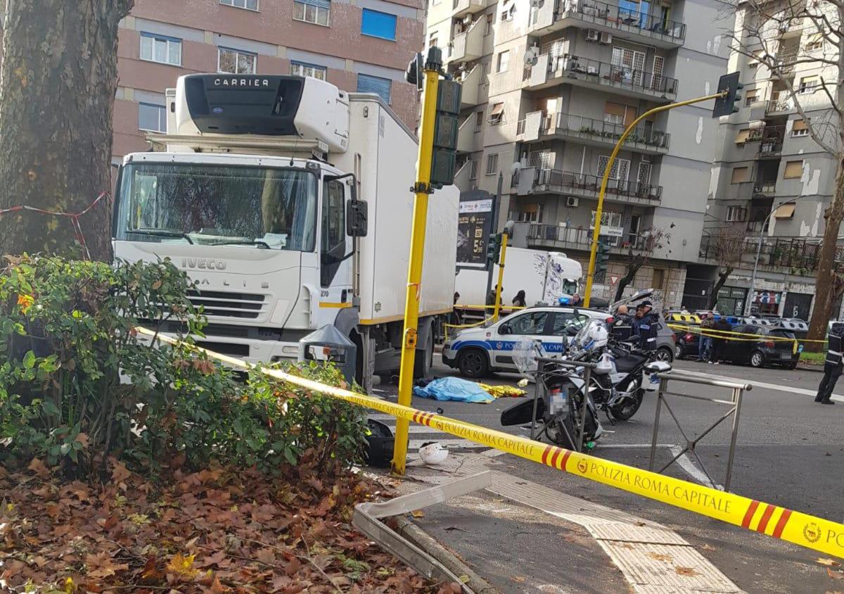 Incidente sulla Via Tiberina, scontro frontale tra auto: un morto e…