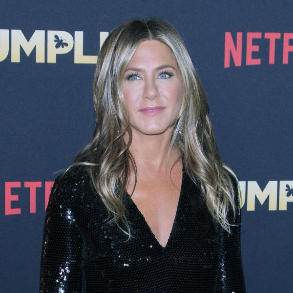 Virale il video di Jennifer Aniston in cui mostra i capelli grigi, i fan impazziscono