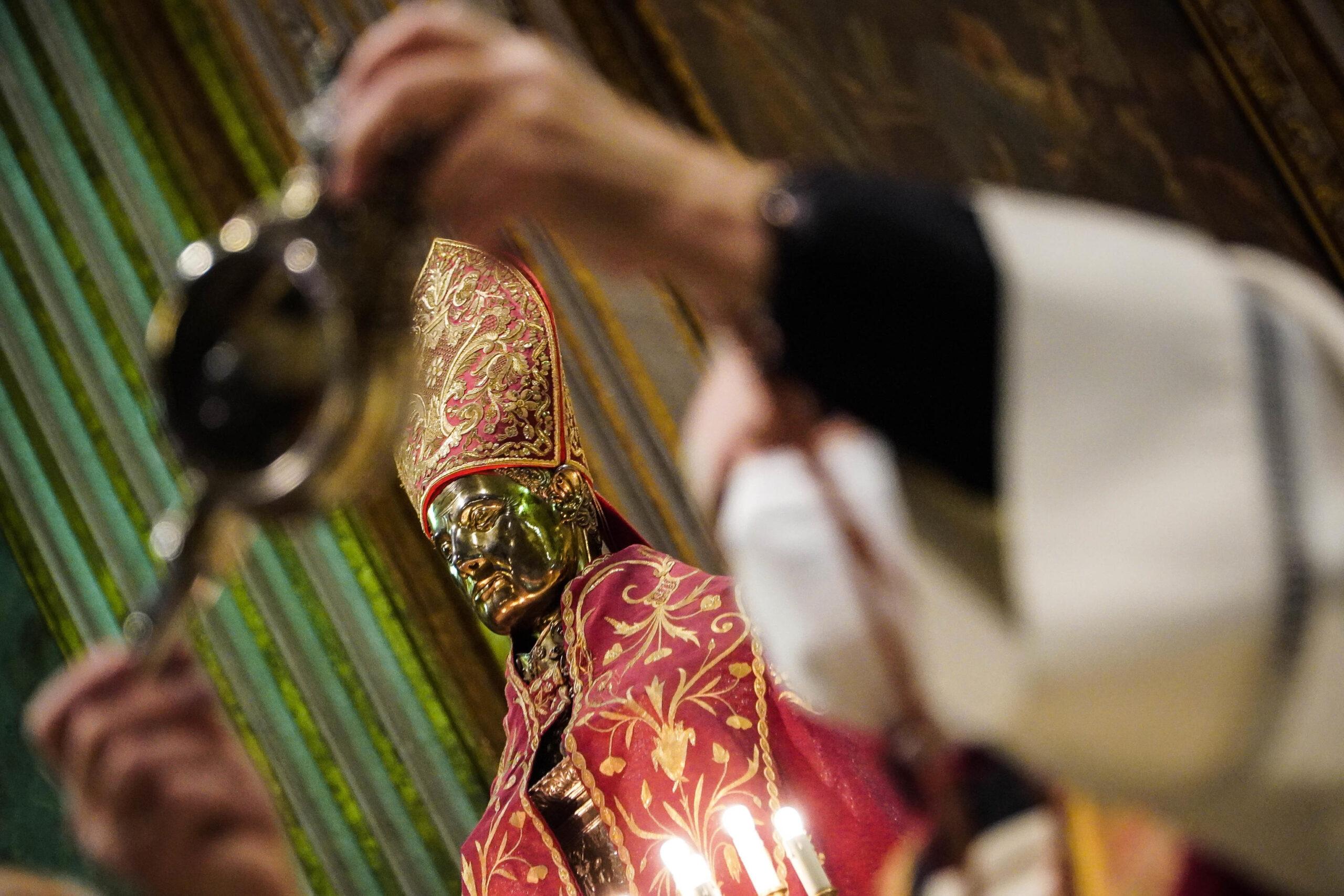 San Gennaro, è festa a Napoli: programma, processione, miracolo. Quando si scioglie il sangue?