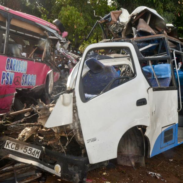 Kenya, grave incidente tra Nairobi e Mombasa: bus di studenti si schianta, 11 morti e 42 feriti