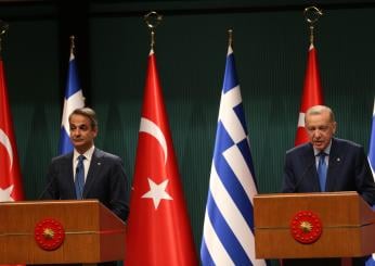 Mitsotakis ad Ankara, piccoli passi avanti per migliorare i rapporti. Erdogan: “Nonostante i disaccordi, manteniamo aperti i canali di dialogo”