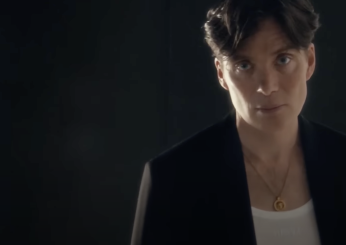 Cillian Murphy e Anne Hathaway per Versace: FOTO e VIDEO della campagna “Icons” che sta facendo impazzire il web