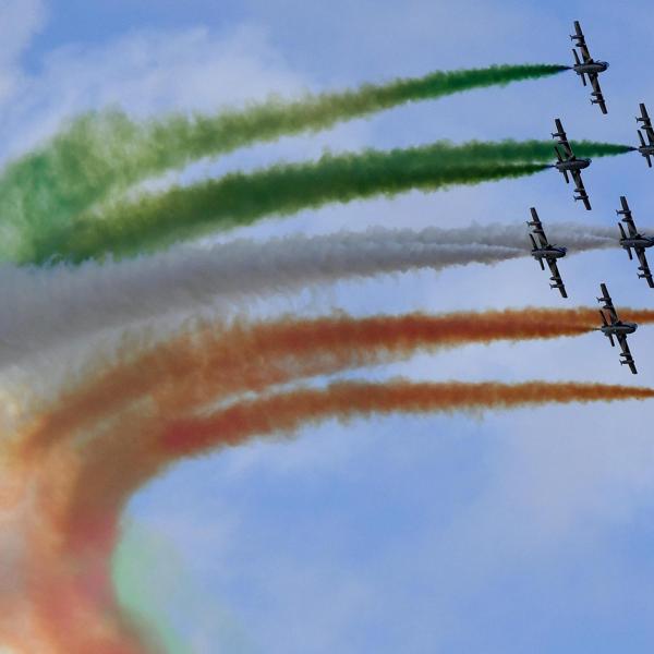 Frecce Tricolore: a Pozzuoli lo spettacolo acrobatico