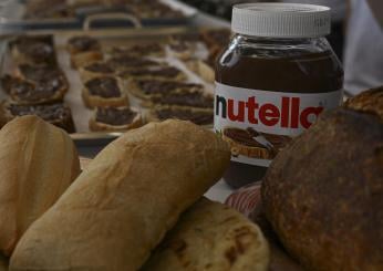 Ferrero colpisce ancora, ecco la Nutella vegana: ceci e sciroppo di riso al posto del latte. Sui social: “La plant-based identica alla classica”