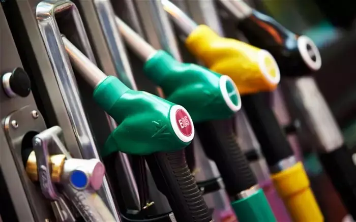 Prezzo benzina e diesel: il gasolio supera i 2 euro al litro