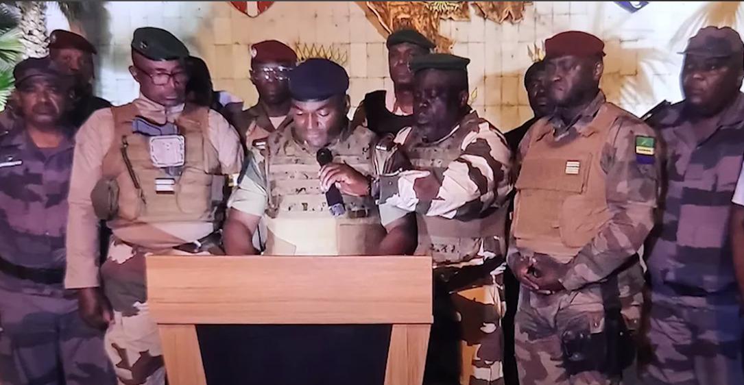 Colpo di Stato militare in Gabon, annullate le elezioni vinte da Bongo | VIDEO