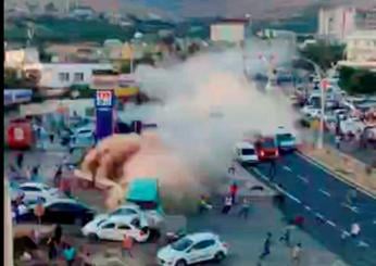 Turchia camion sulla folla: 16 morti e 29 feriti (video)