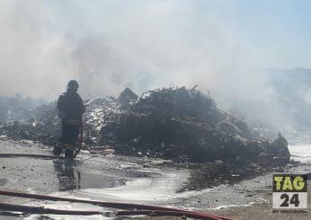 Incendio a Ciampino oggi gli esami dell’Arpa, i vigili del fuoco: “…