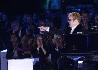 Elton John alla Casa Bianca: il cantante premiato da Biden