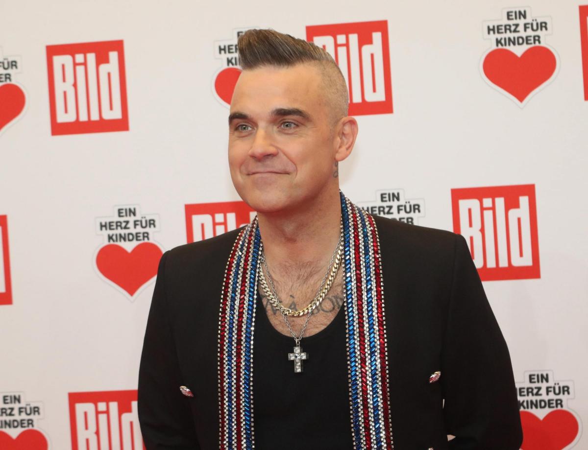 Robbie Williams ai Mondiali in Qatar: “Sarebbe ipocrita non andare”